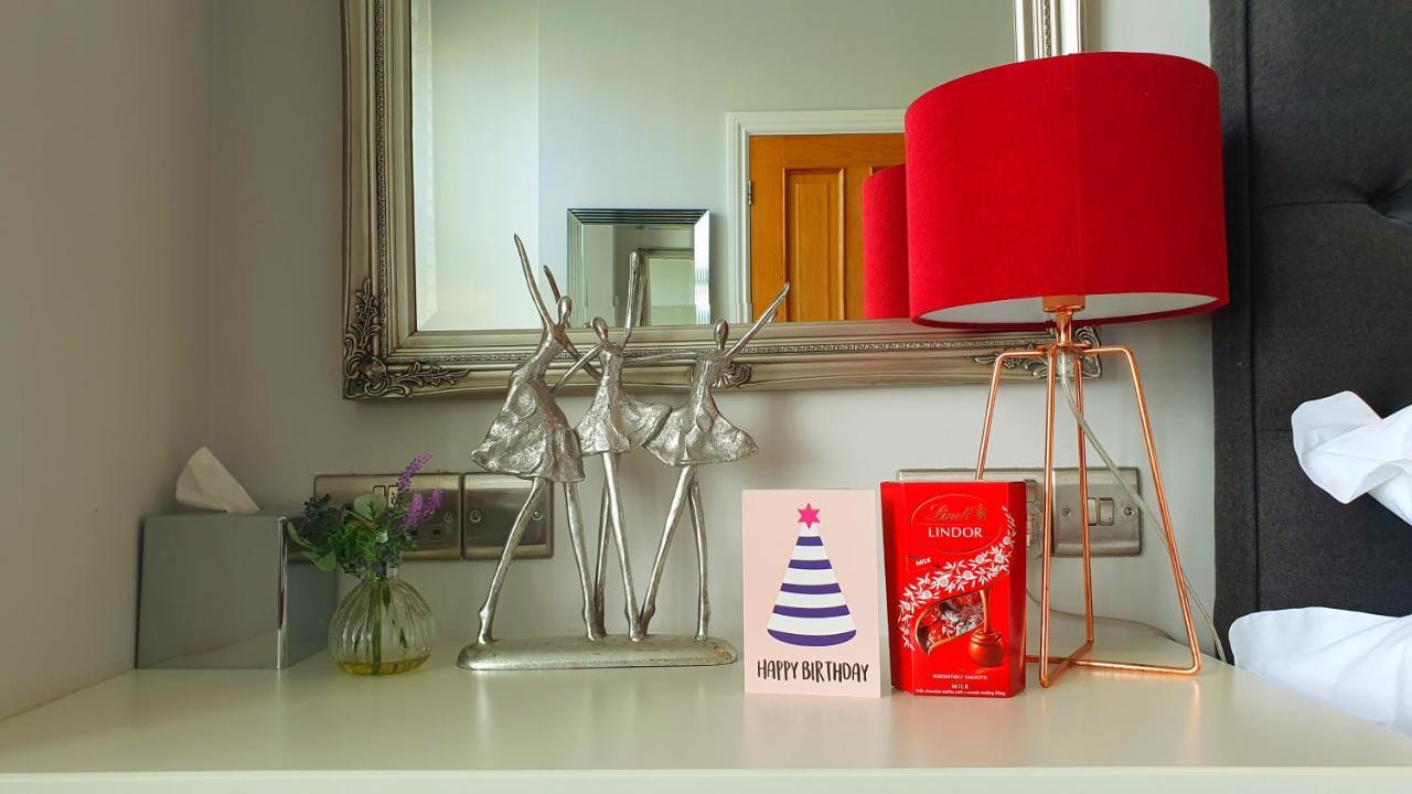 A Room With A View Hove Exteriér fotografie A Lindt Christmas tree
