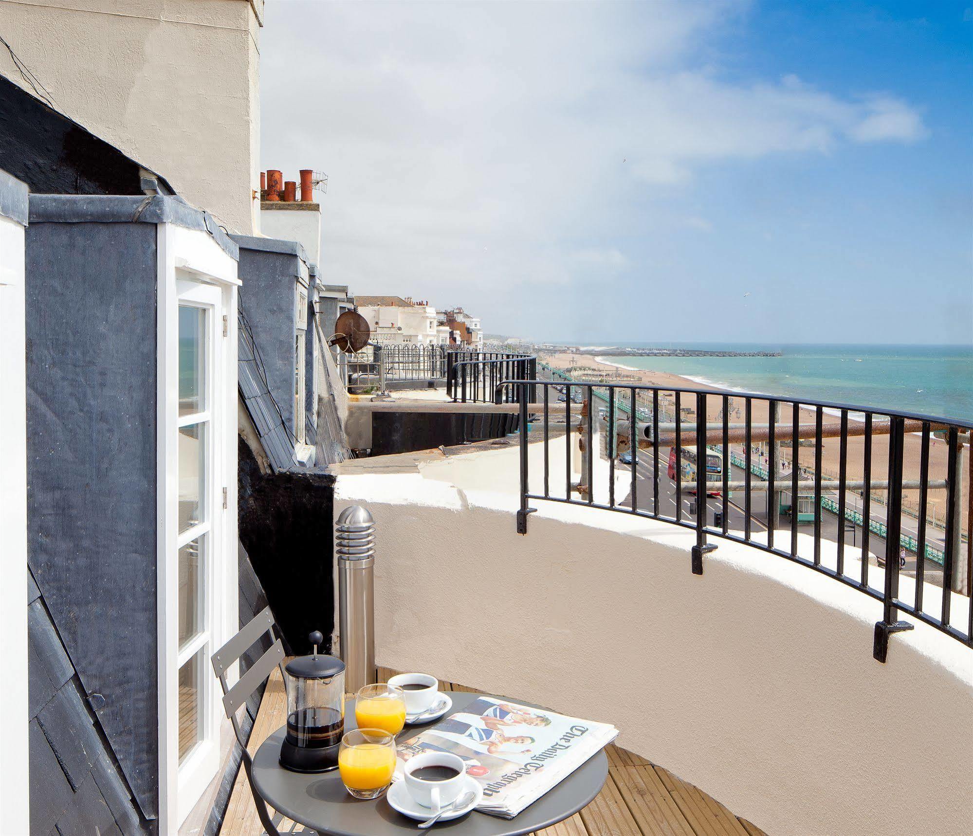 A Room With A View Hove Exteriér fotografie The balcony of a suite at the hotel