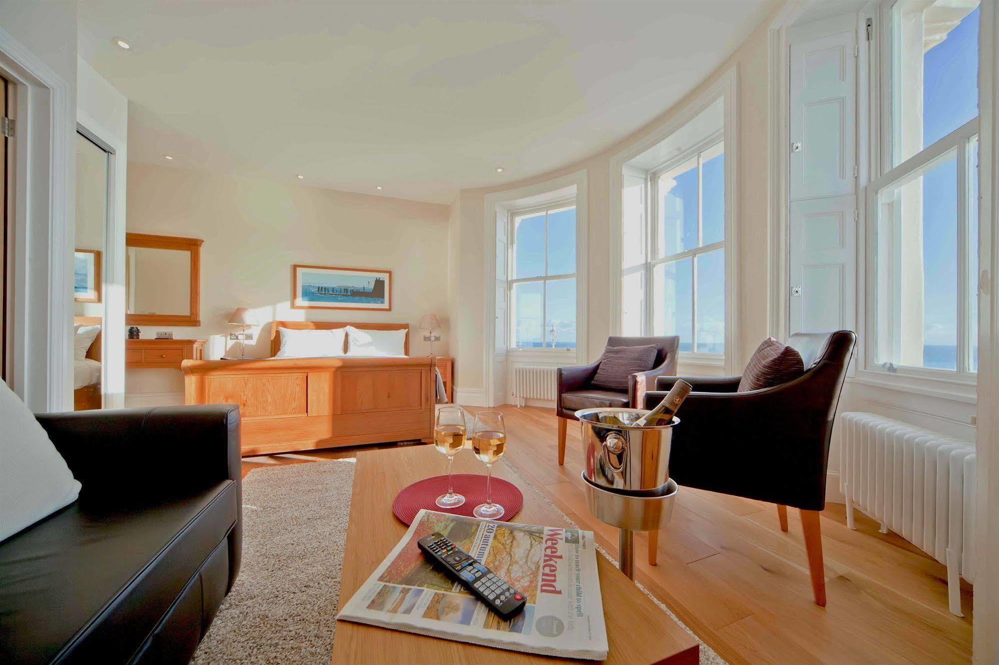 A Room With A View Hove Exteriér fotografie The interior of a suite at the hotel